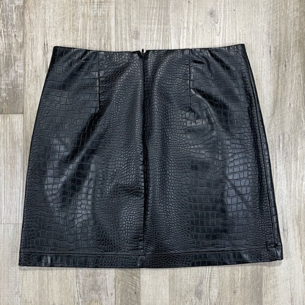 Croc Embossed Faux Leather Mini Skirt W/ M Black Slit Front ALYA LN - Picture 5 of 10